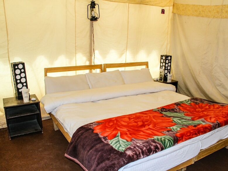 Hotel Watermark Camp