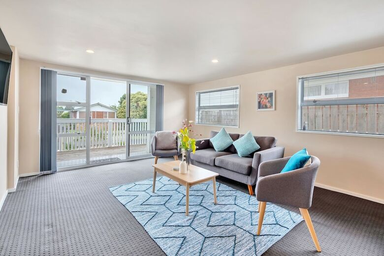 Sunny Three Bedroom Pakuranga Delight