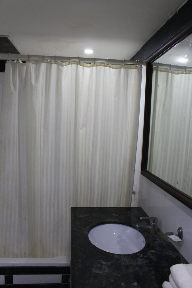 Hotel R R Grand