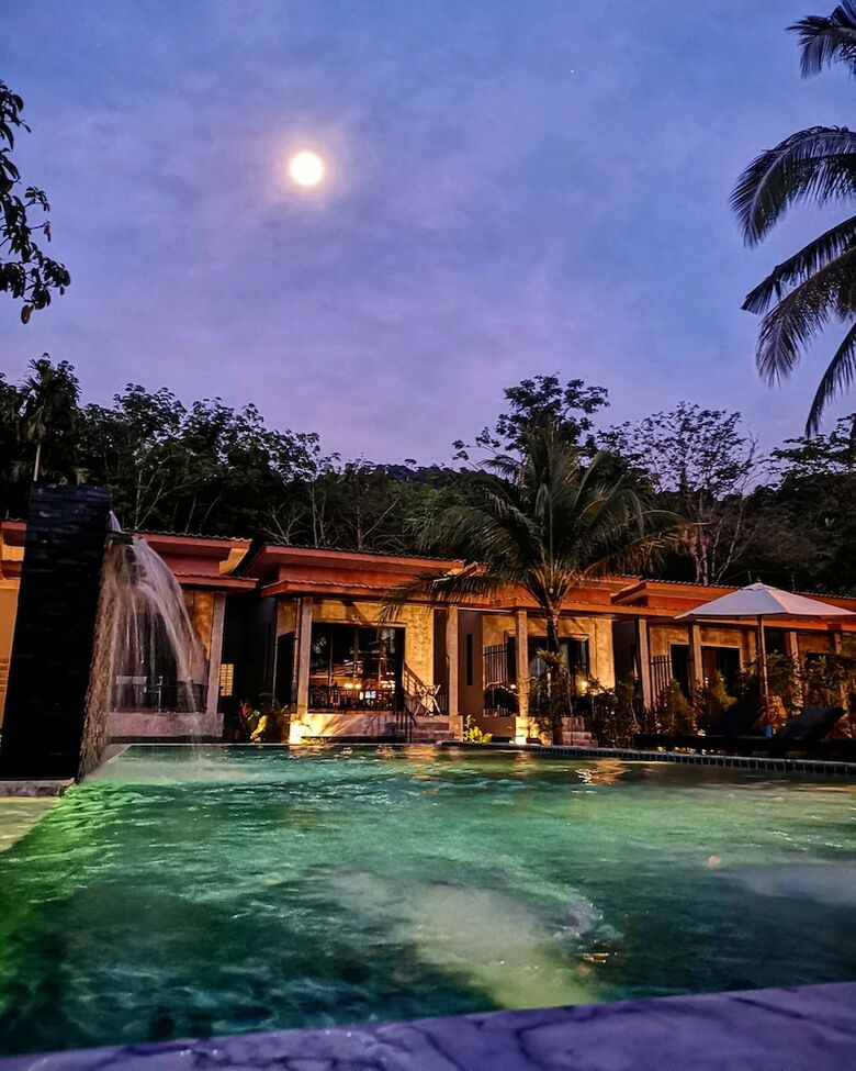 Hotel Grandfather Khao Lak Resort