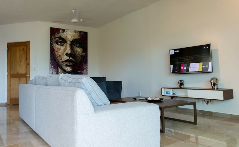 Apartamentos Costa Brava B2. The Horizon Right In Front Your Sight