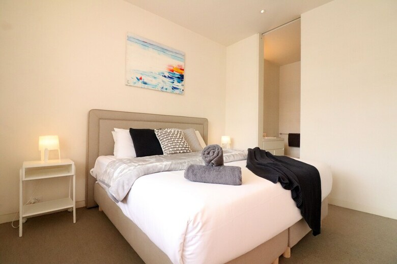 Inspired Designer Carlton North Terrace - Rejuvenate Stays
