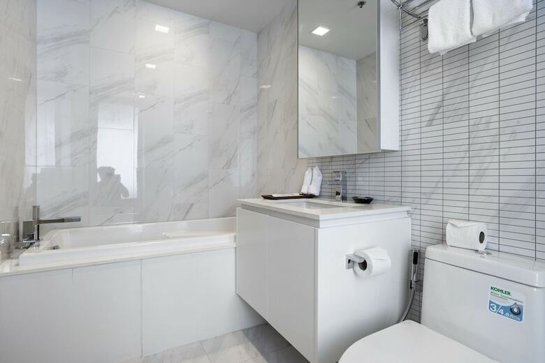 Hyde Sukhumvit 11 By Favstay