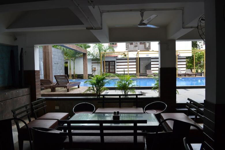 Hotel Stay Simple Sunkissed Plaza Resort