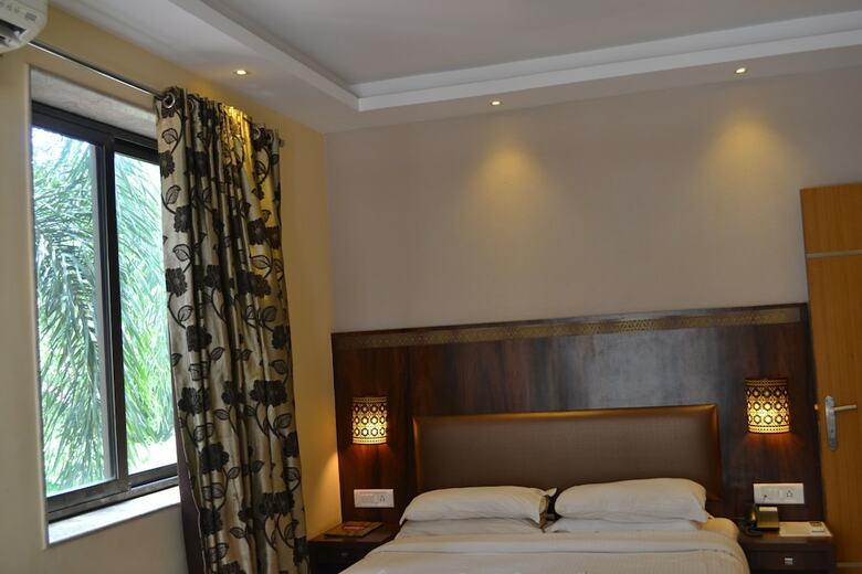 Hotel Stay Simple Sunkissed Plaza Resort