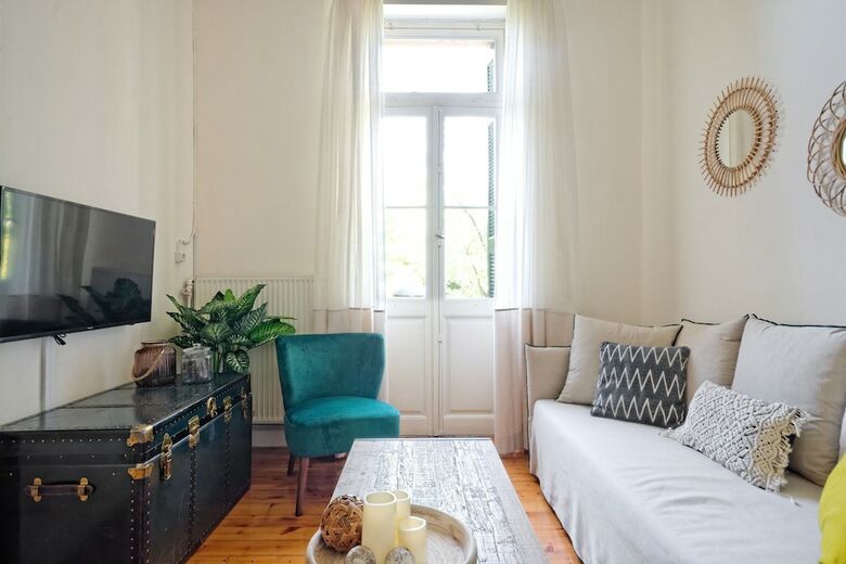 Apartamentos The Athens History