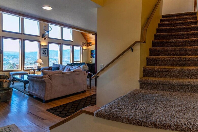 Sunset Chalet - 2600 Sq.ft. Multi-seasonal Retreat