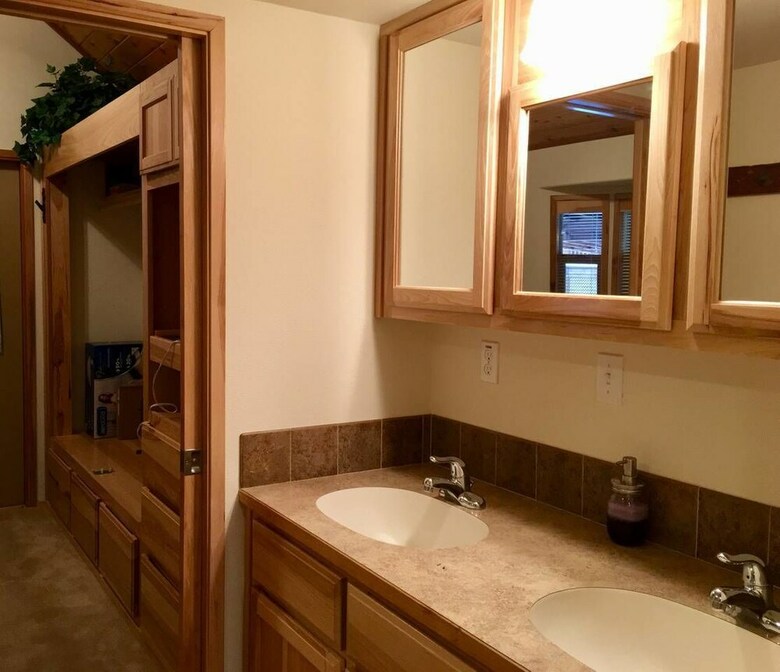#49 The Cabins At Hyatt Lake - Sleeps 4 - Private