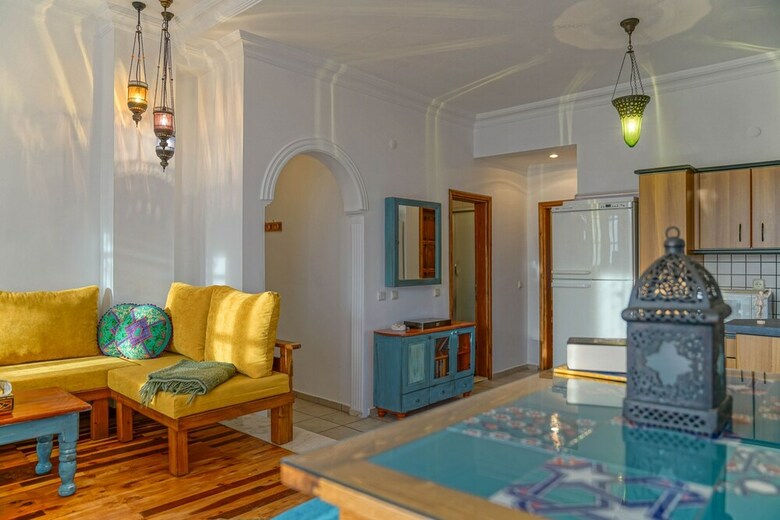 Phellos Apartment
