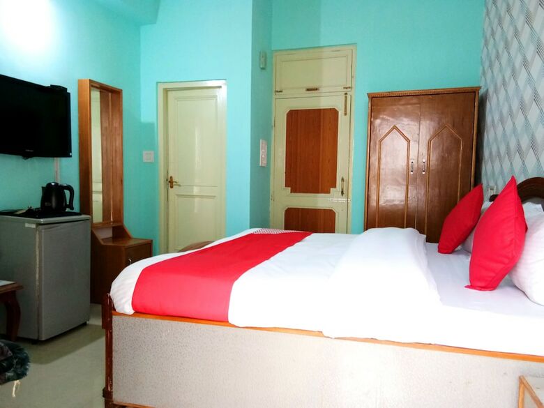 Oyo 14349 Hotel Hmg