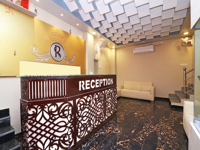 Oyo 13579 Hotel Royal Crowne