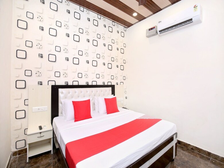 Oyo 14529 The Sitara Hotel