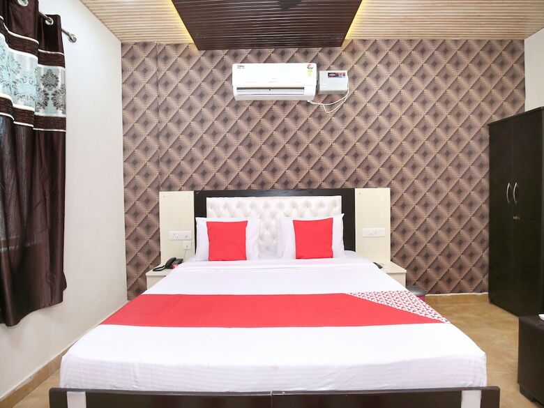 Oyo 14529 The Sitara Hotel