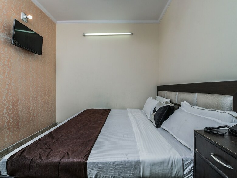 Oyo 15763 Hotel Grand Inn