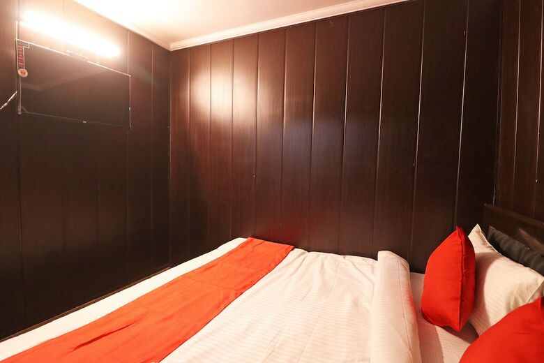 Oyo 15763 Hotel Grand Inn