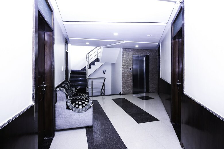 Oyo 15424 Hotel Galaxy Palace