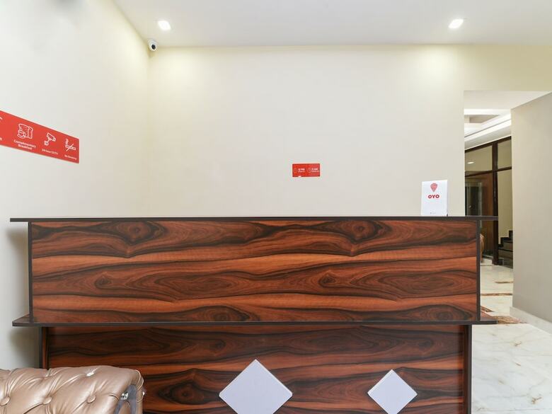 Hotel Oyo 15834 Shubhangni Residency