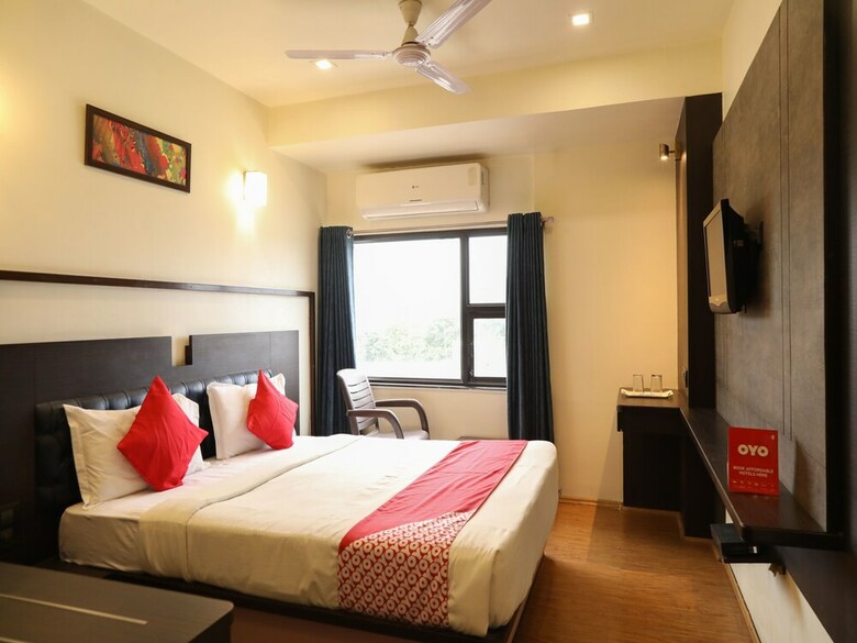 Oyo 16862 Flagship Hotel Dua Continental