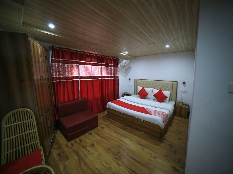 Hotel Oyo 16801 Paradise Regency