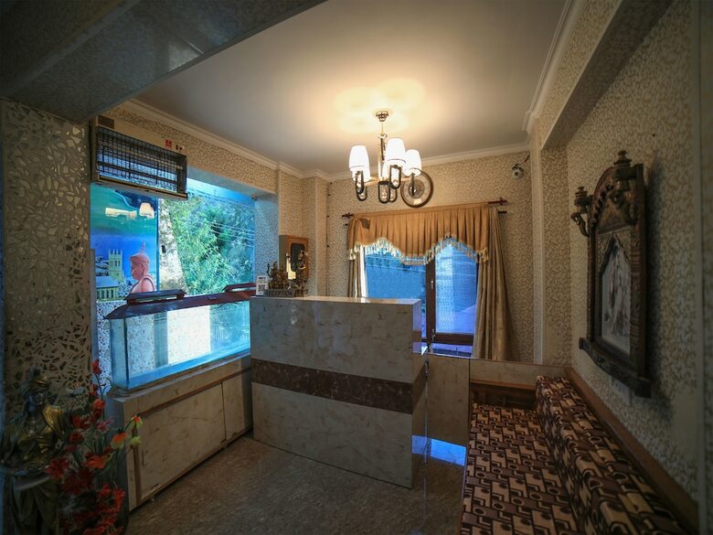Hotel Oyo 16801 Paradise Regency