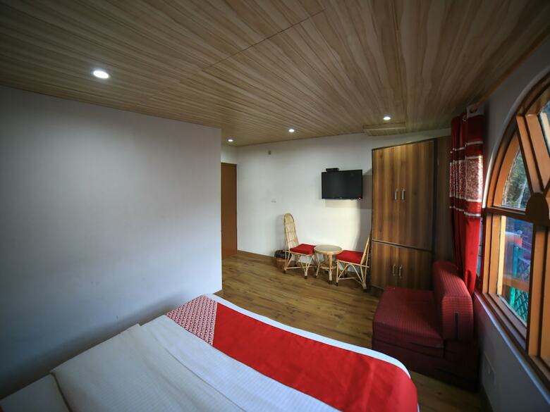 Hotel Oyo 16801 Paradise Regency
