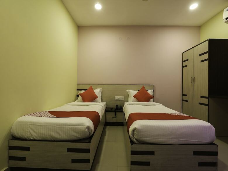 Hotel Oyo 16083 Athidi Grand
