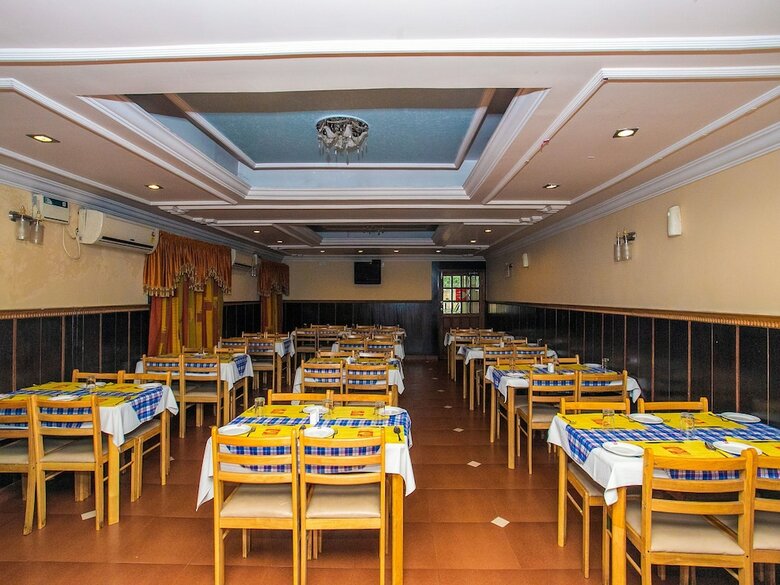 Hotel Oyo 16661 E Foods