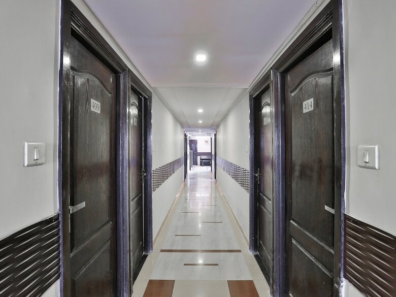 Hotel Oyo 16849 Arya Corporate