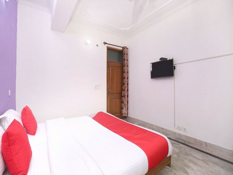 Oyo 16736 Hotel Hm Crystal