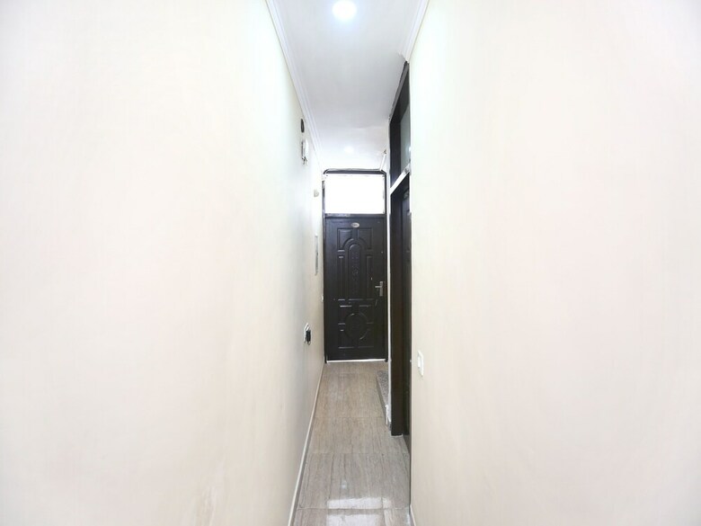 Oyo 16875 Hotel Skyz