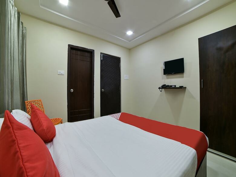 Hotel Oyo 16606 Iconic Living