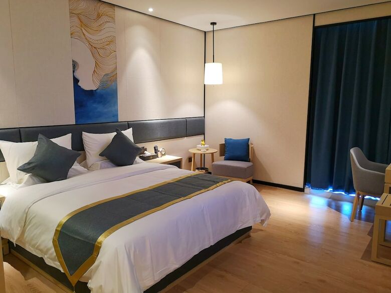 Shatou Hairun Hotel