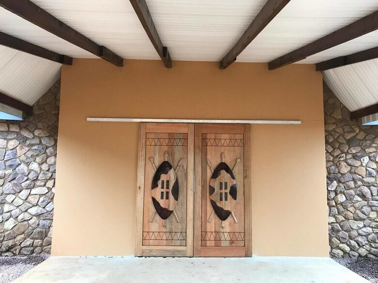 Posada Phezulu Safari Lodge