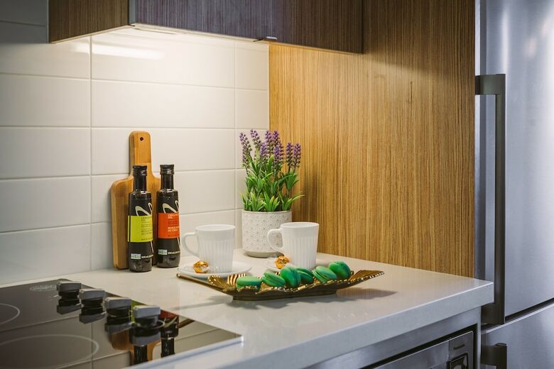 Quickstay - Stylish 2-bedroom Downtown Condo