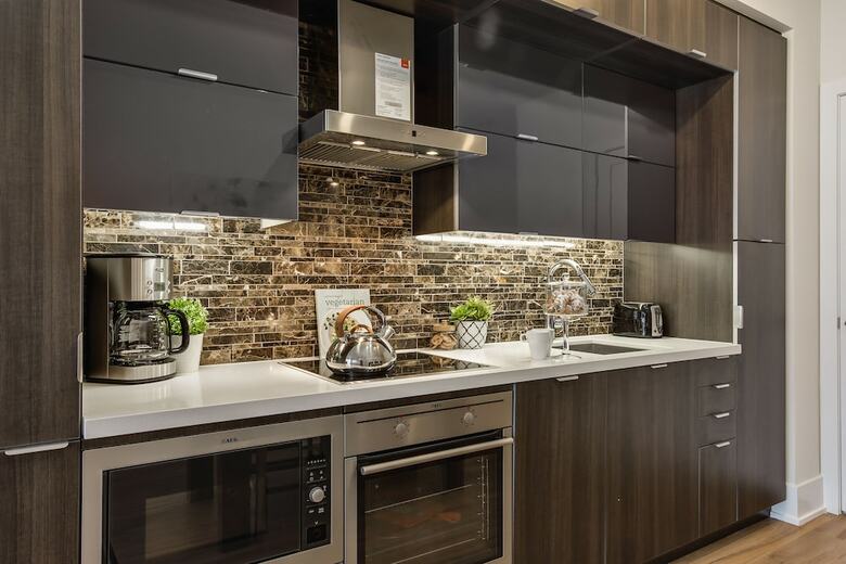 Quickstay - Stylish 2-bedroom Downtown Condo