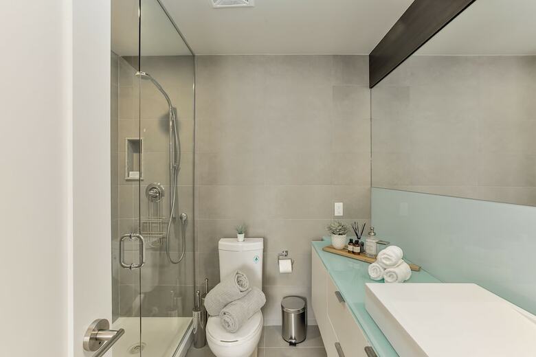 Quickstay - Stylish 2-bedroom Downtown Condo