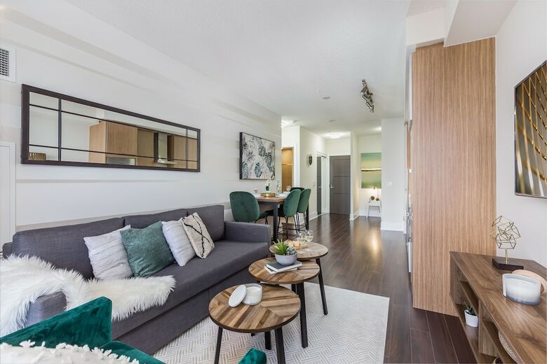 Quickstay - Stylish 2-bedroom Downtown Condo