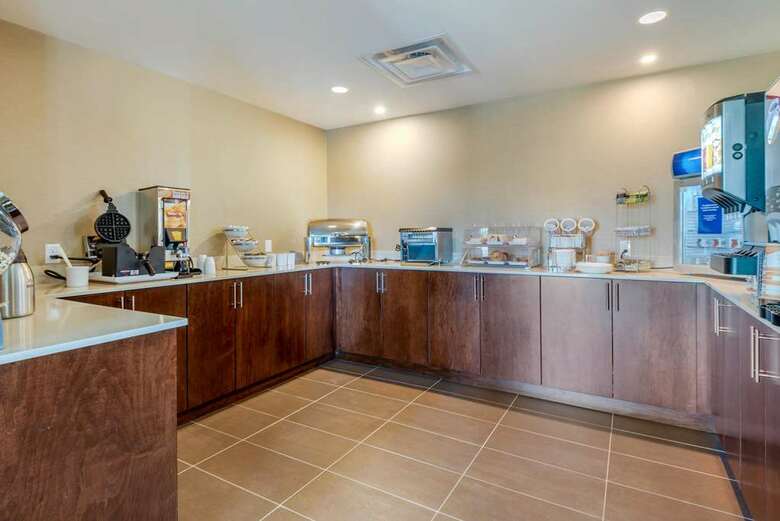 Hotel Comfort Inn & Suites