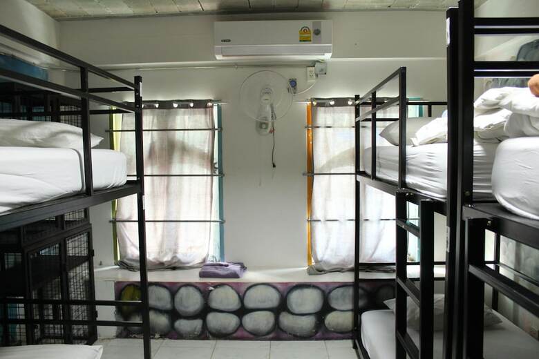 Hostal Bodega Phuket Party Hostel - Adults Only