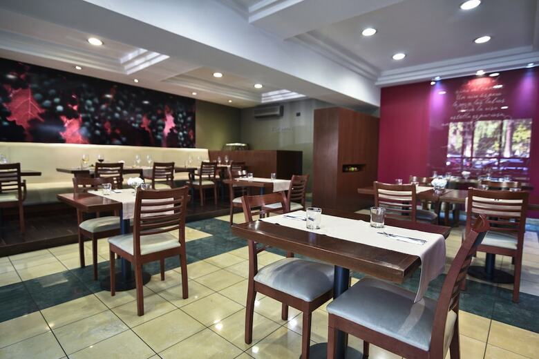 Aparthotel El Portal Suites