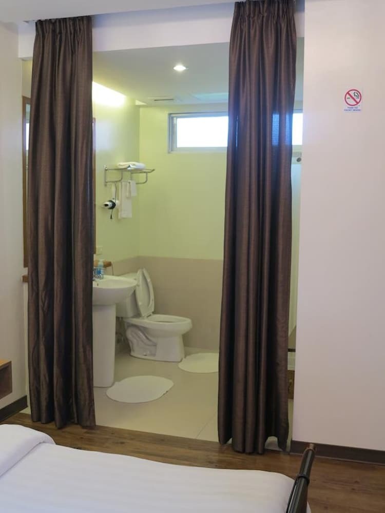 Hotel D' Morvie Suites- Davao