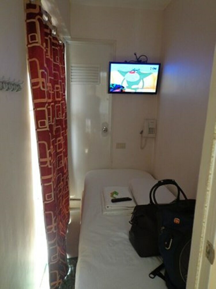 Hotel D' Morvie Suites- Davao
