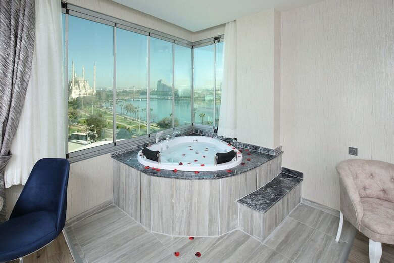 Ta?k�pr� Hotel