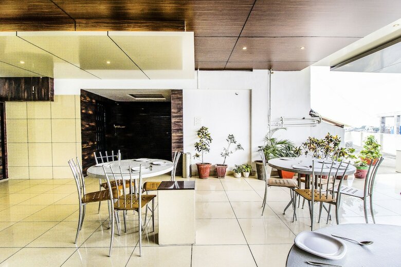 Fabhotel Rajnandani Residency