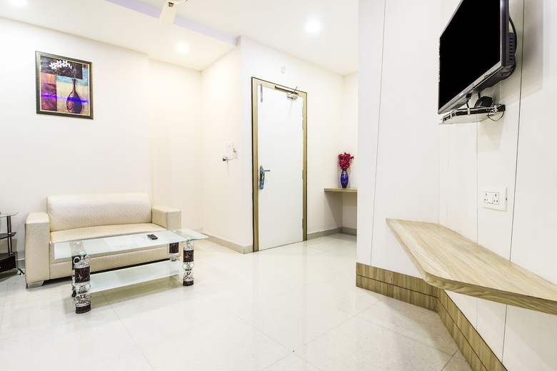 Fabhotel The A Park Lashkar