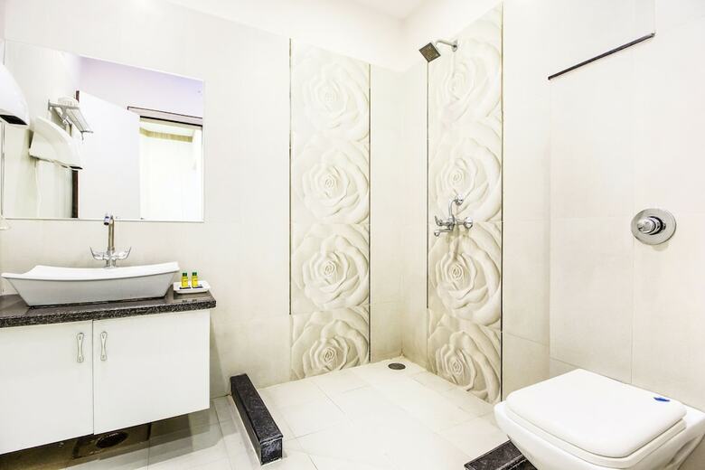 Fabhotel The A Park Lashkar