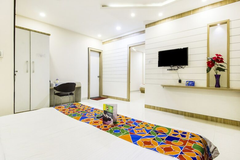 Fabhotel The A Park Lashkar