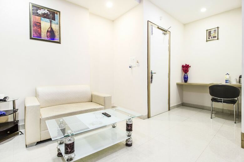 Fabhotel The A Park Lashkar