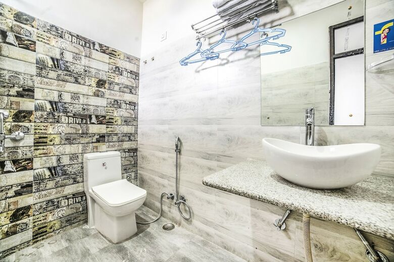 Fabhotel White House