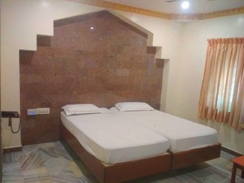 Hotel Krishna Tourist Home